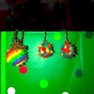 Funky earrings with necklace